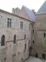 Carcassonne - Chateau comtal - Cour.jpg